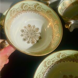 6Vintage tea cups and saucers sets